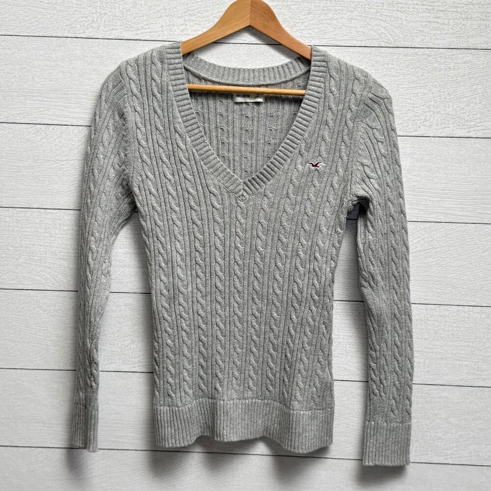 Hollister | Women's Soft Grey Cable Knit Sweater – Y2K Preppy Casual | Size M